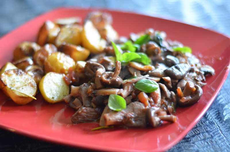 Aromatic mixed mushroom goulash 