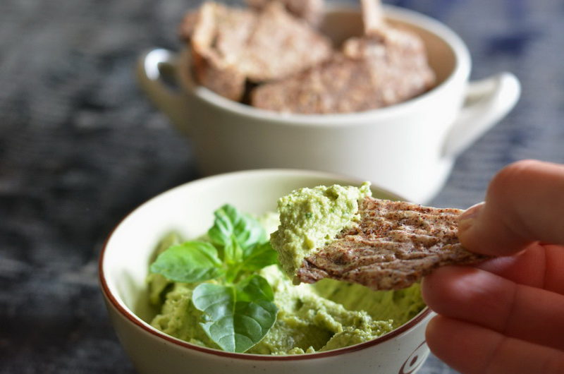 Dreamy and creamy avocado cashew dip