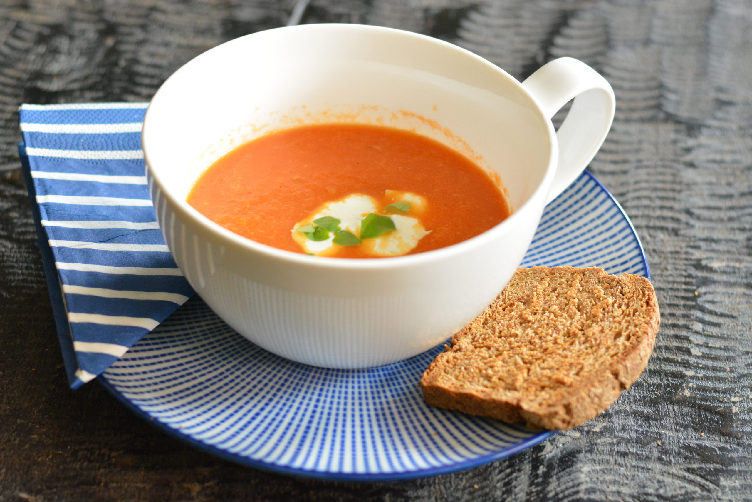 Aromatic baked tomato and basil soup