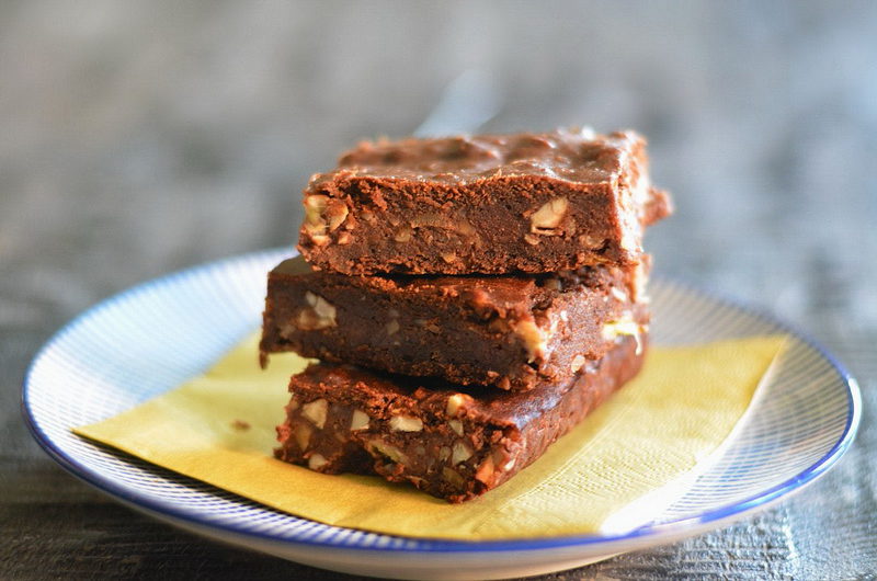 Spongy cocoa and roasted coconut cake