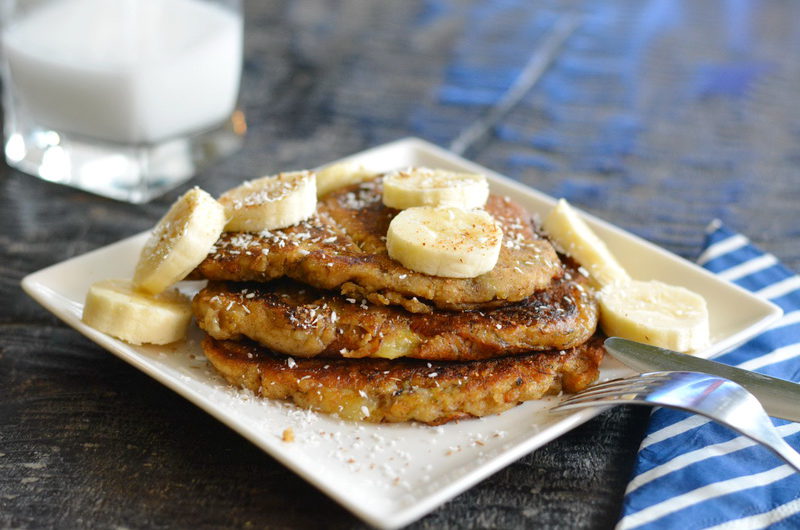 Healthy full-flavored oat banana pancakes (vegan) 