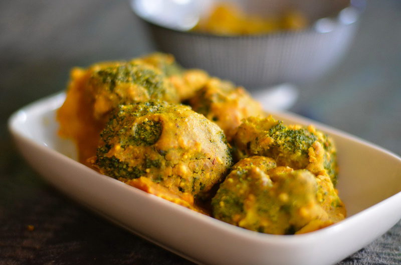 Aromatic vegan oven-baked broccoli pakora