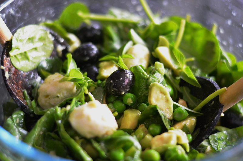 Green pea and avocado salad with mozzarella